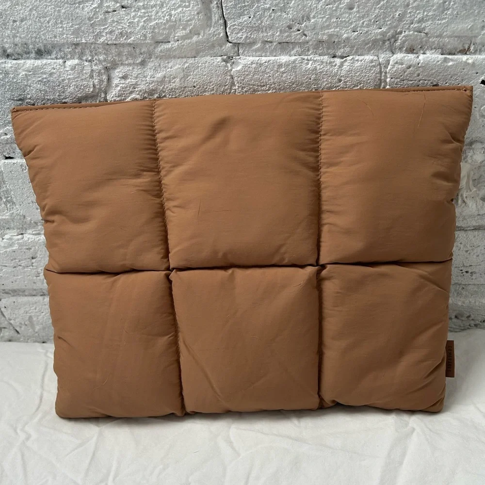 Comfyable Brown Tan Quilted Air Laptop Sleeve